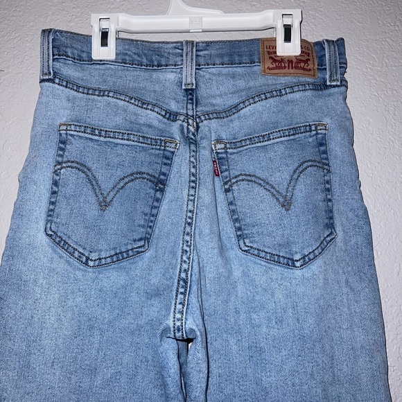 Levi's Women Ribcage Straight Jeans Light Wash - Picture 5 of 7